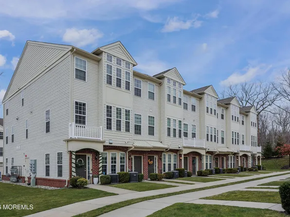 43 Jake Dr, Tinton Falls, NJ 07712