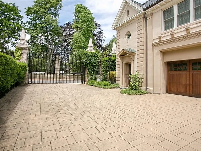 241 Ruggles Ave #B — Photo 3