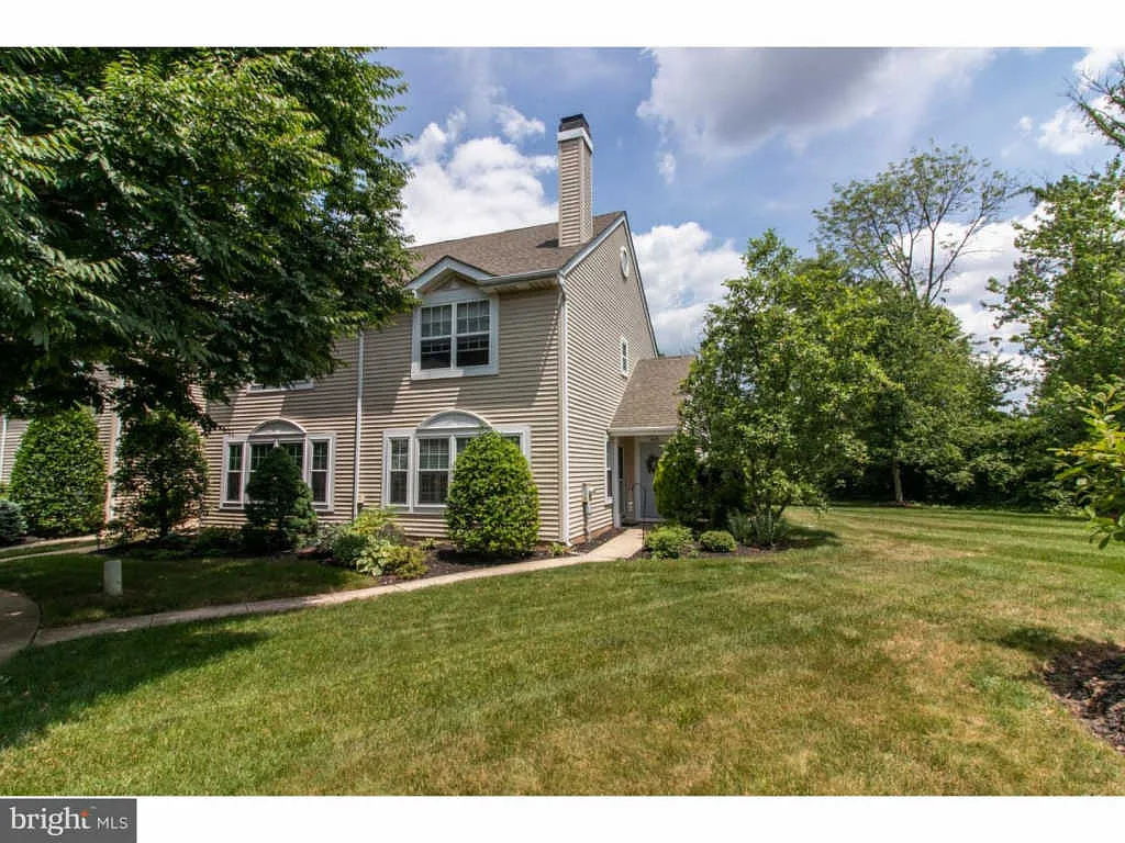 905 Kenwood Dr photo 1