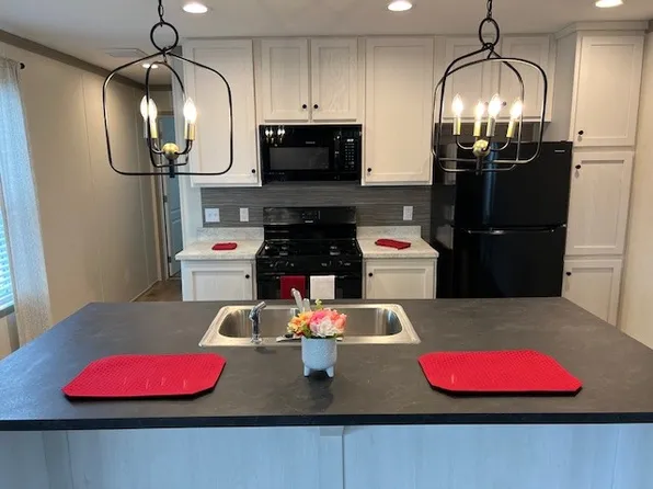 14566 N Red Bud Trl, Buchanan, MI