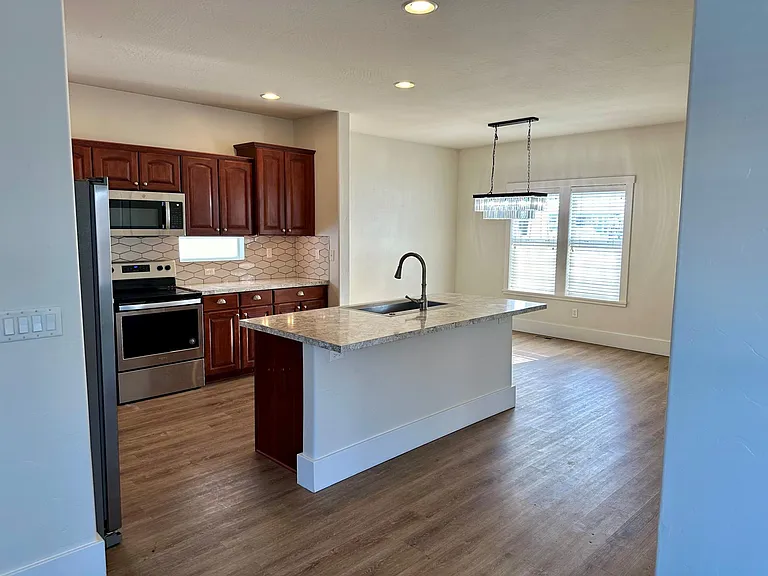 718 W Iowa St — Photo 8