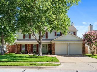 105 Wooddale Dr, Euless, TX 76039