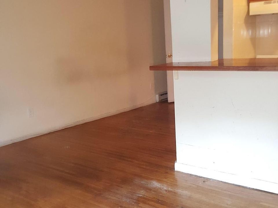 2nd image of 100 Tarryhill Way