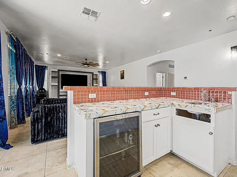 29601 W Columbus Ave — Photo 9