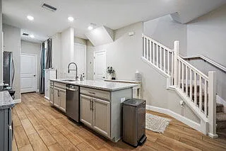 5246 Neil Dr — Photo 22