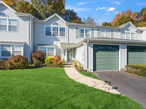 11 Horizon Court, Huntington, NY 11743