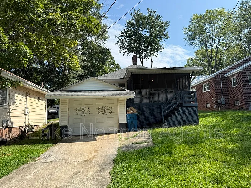2 bed, 1.0 bath, 900 sqft, $1,200 — Photo 3