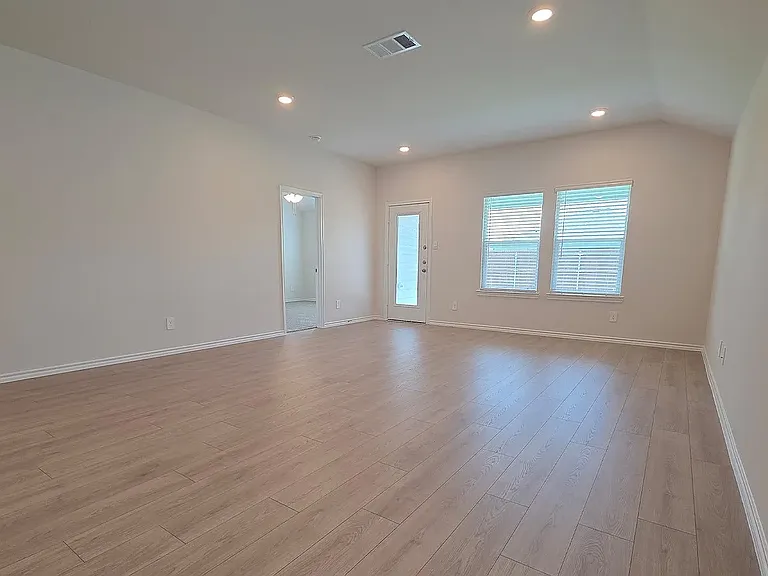 347 Boxwood Dr — Photo 11