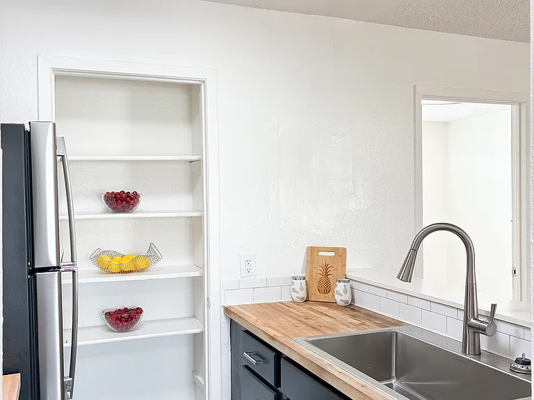 200 E Courtland Pl #12 — Photo 2