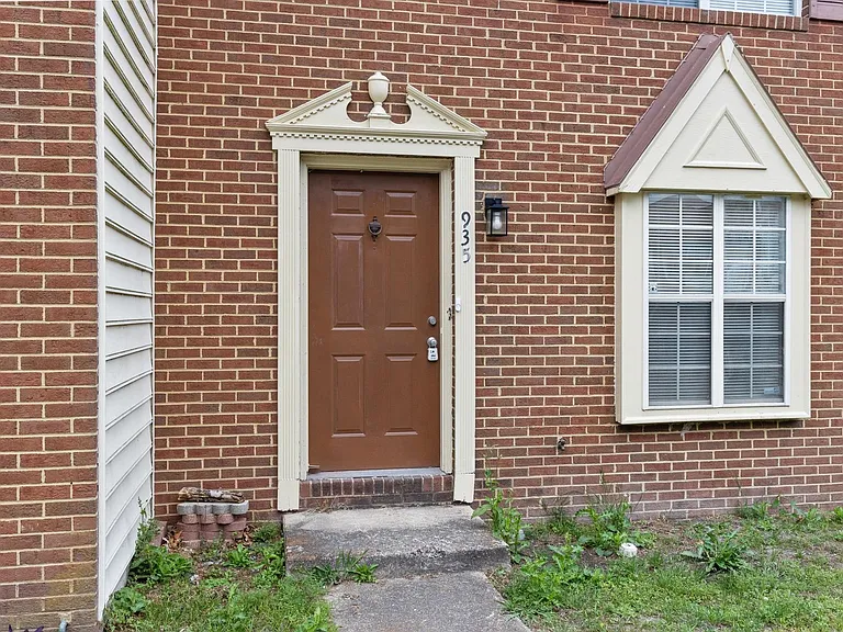 935 Still Harbor Cir — Photo 4