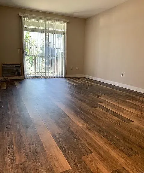 3x2 / 1240 sf - Living room (to patio/balcony)