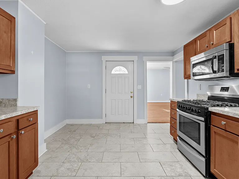 1304 Payne St — Photo 3