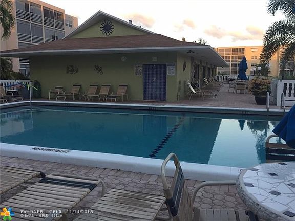 5th image of 315 SE 11th Ter APT 304