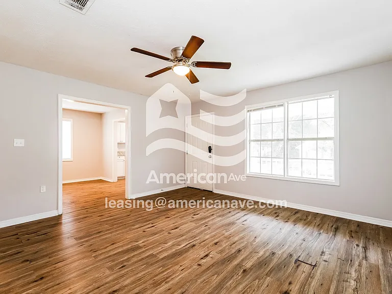 1339828_004_living_room_4.jpg