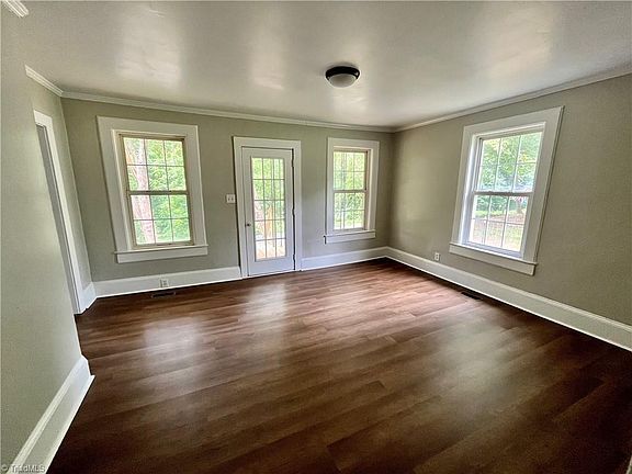 5th image of 869 Circle Dr