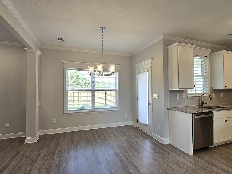 631 Garland Trl — Photo 2