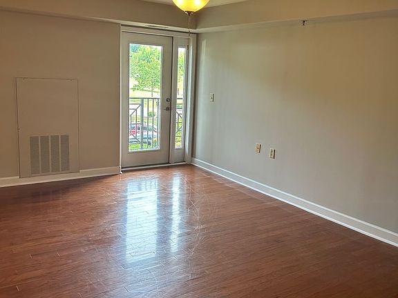 3rd image of 1001 S Church St Unit 205