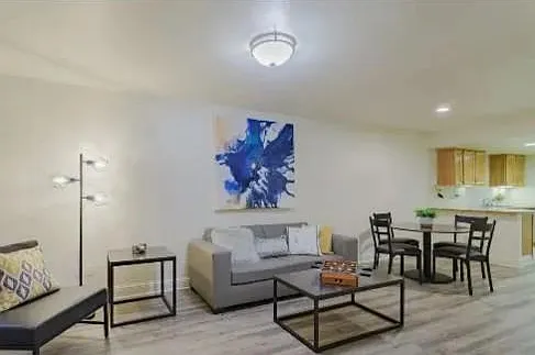 Oakshade Commons — Photo 1