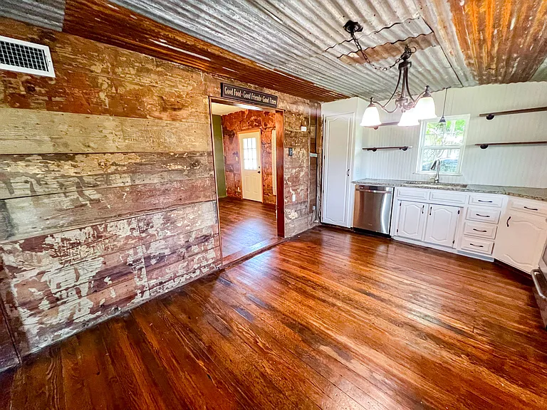 182 Douglas St — Photo 10