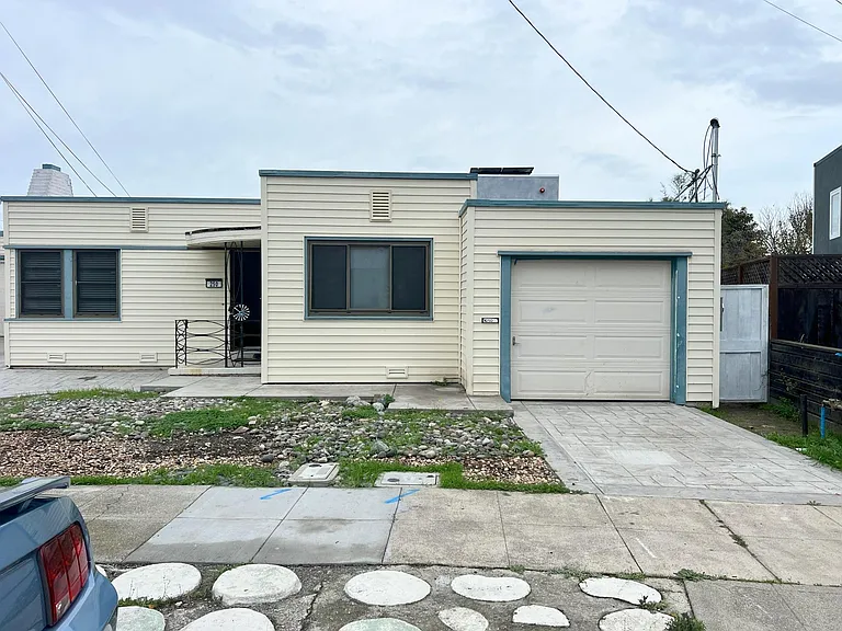 250 Carlton Ave — Photo 1
