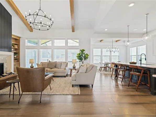 9726 Ingrid St, De Soto, KS 66018