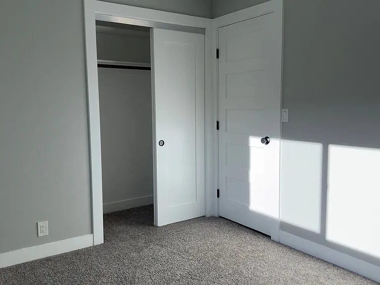 3293 Roland Dr — Photo 10