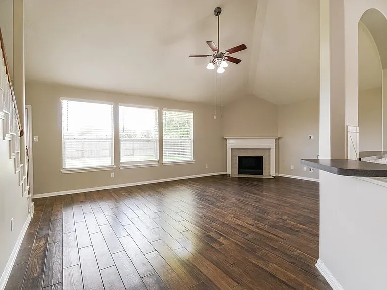 216 Meadowhill Ln — Photo 5