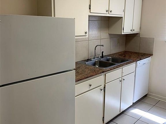 3rd image of 920 W Tony St #12-B