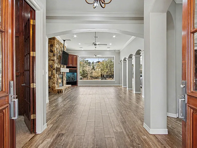 15569 Crown Oaks Dr — Photo 6