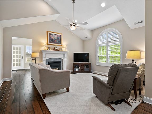 4th image of 340 Saddlebrook Rd