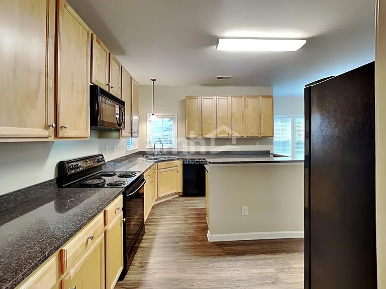 5584 Cambridge Bay Dr — Photo 3