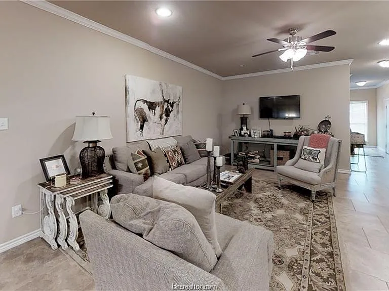 4020 Golden Eagle Dr #B — Photo 2