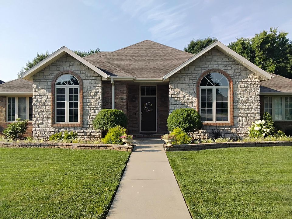 1st image of 1326 N Lennox Court