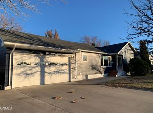 1120 2nd Ave E, Williston, ND 58801