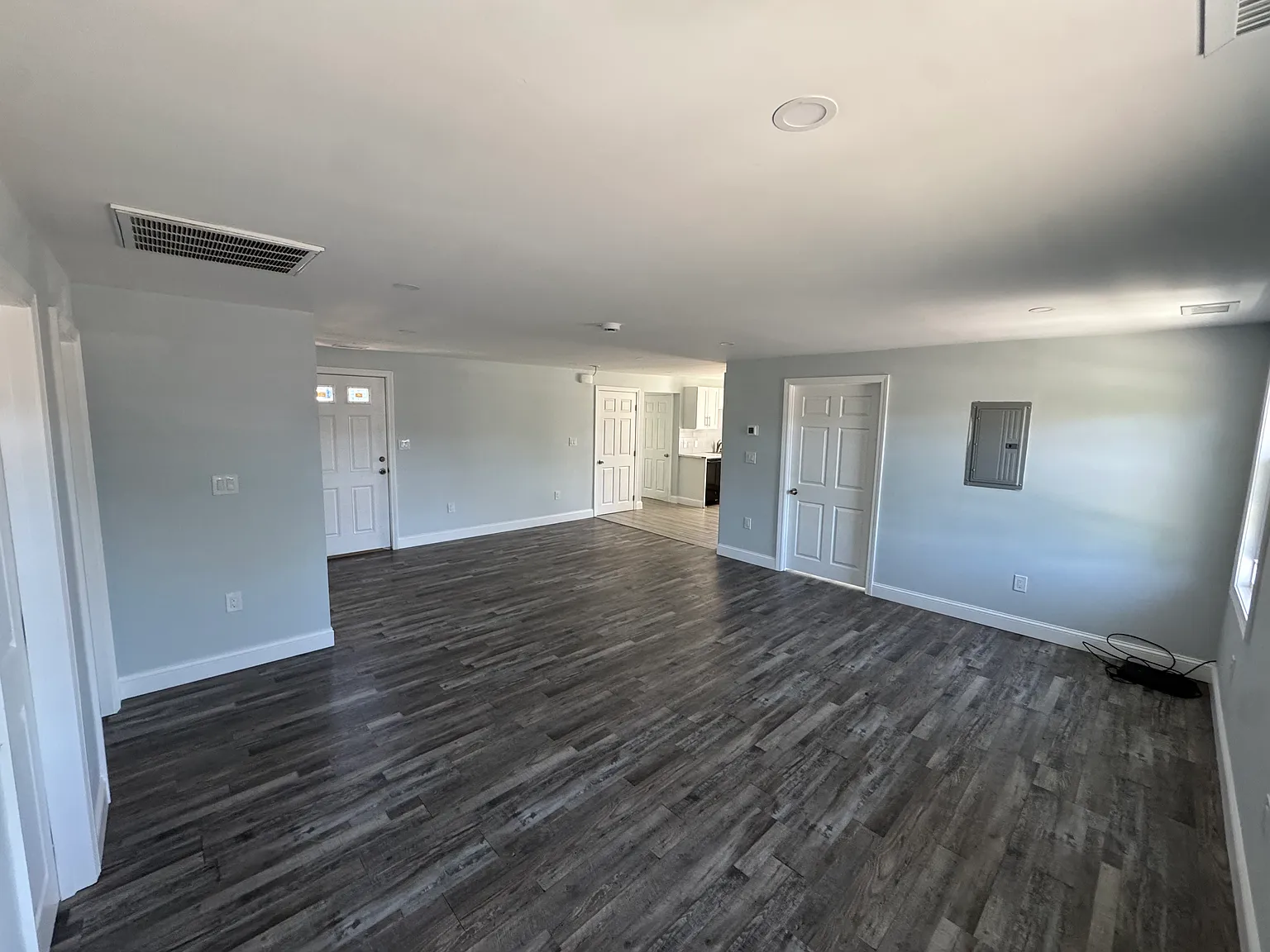 3 bed, 1000 sqft, $2,900 — Photo 2