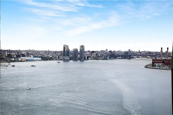 Rented by Weichert Manhattan Midtown | media 19