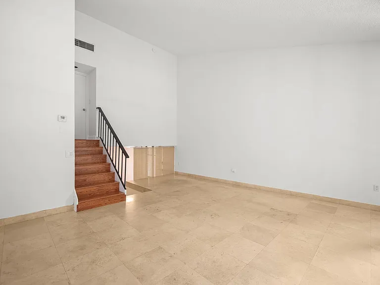 2666 Tigertail Ave #209 — Photo 14