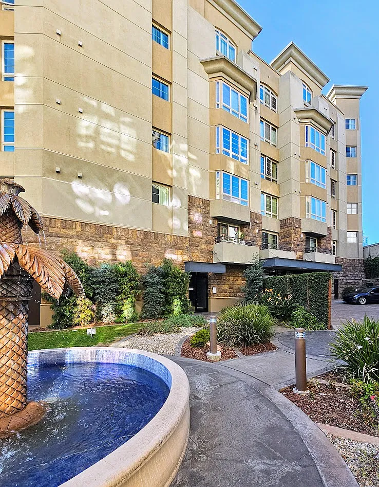 1 bed, 856 sqft, $2,595 — Photo 2