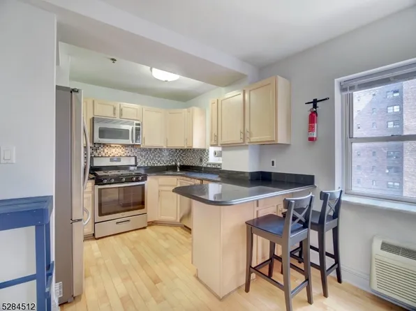 70 S Munn Ave #614, East Orange City, NJ 07018