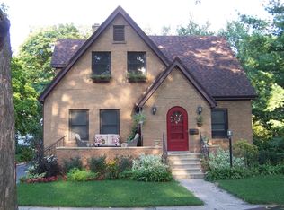 819 N Cross St, Wheaton, IL