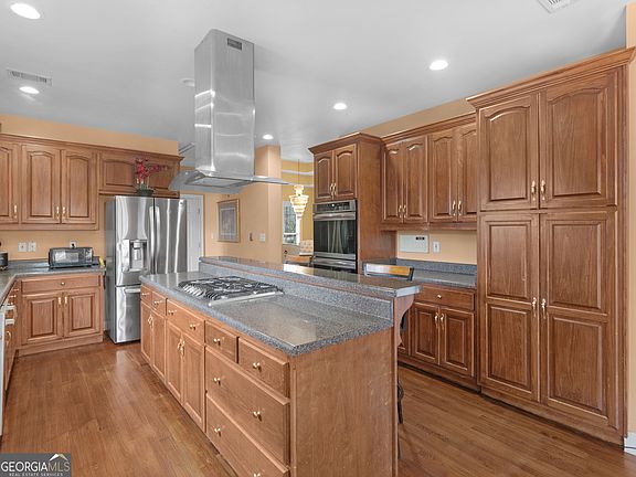 3rd image of 517 N Pine Hill Rd