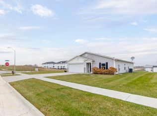 324 Post Oak Dr, Cedar Falls, IA 50613