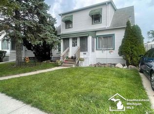 1273 Lindbergh St, Wyandotte, MI 48192