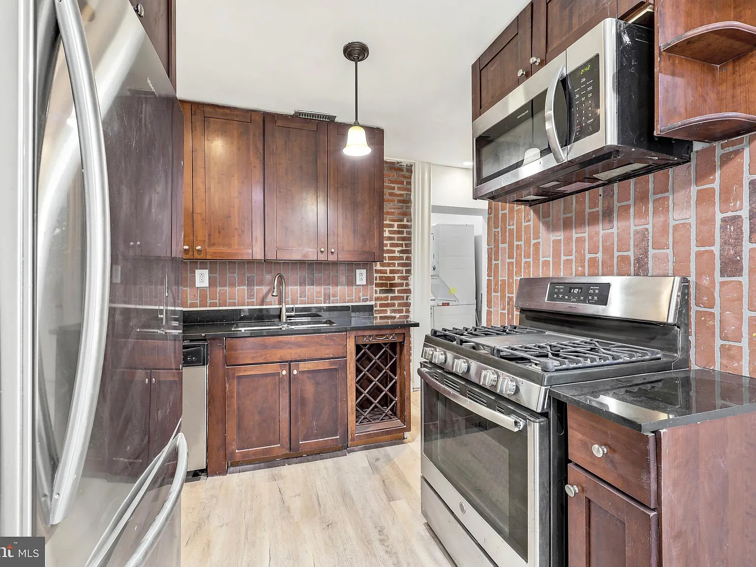 3 bed, 2.5 bath, 756 sqft, $2,450 — Photo 3