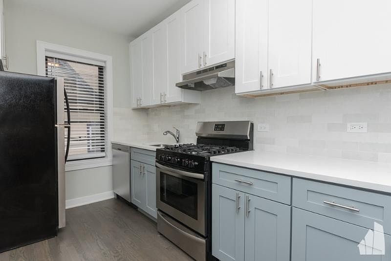 1st image of 1940 W Wilson Ave #10