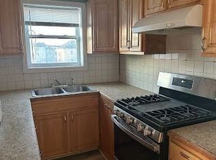 176 Columbia St #2, Fall River, MA 02721