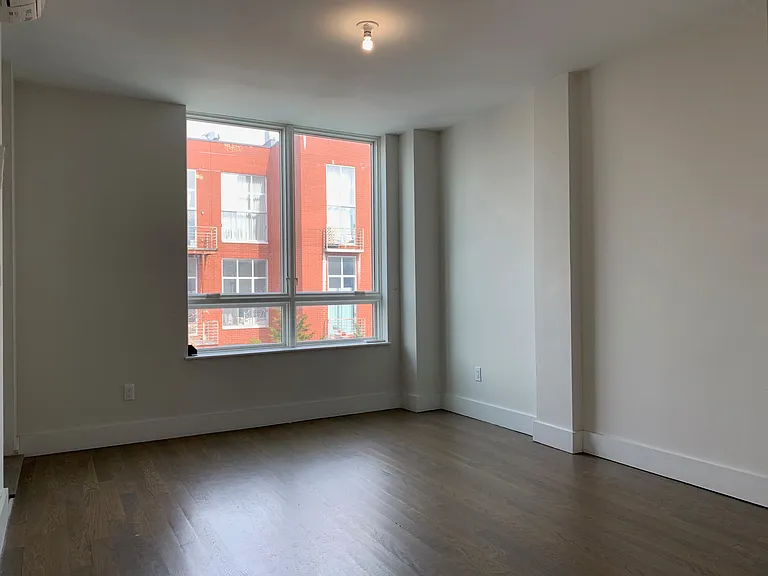 155 Meserole Ave #5G — Photo 2