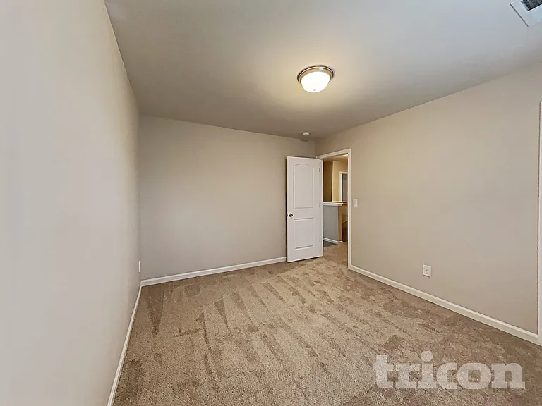 135 Coddington Ln — Photo 13