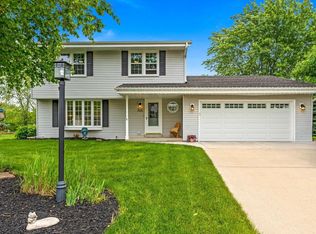W143N4918 Brook Falls Dr, Menomonee Falls, WI 53051