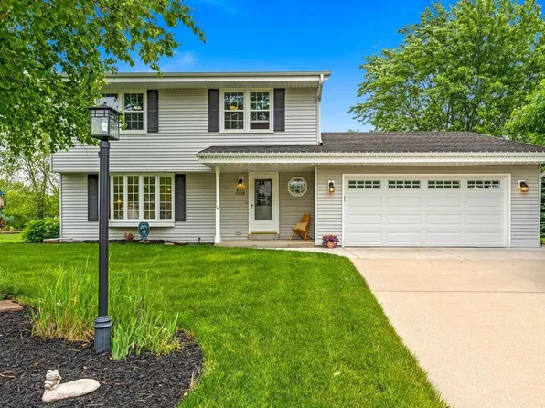 W143N4918 Brook Falls DRIVE, Menomonee Falls, WI 53051